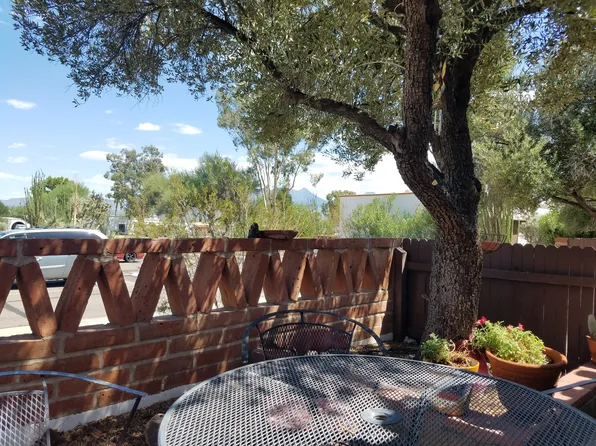 386 S La Canada Dr, Green Valley, AZ 85614
