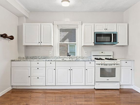 2nd image of 21 John St #1
