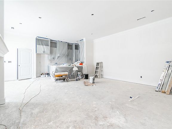 3rd image of 2902 SW Arlington Blvd