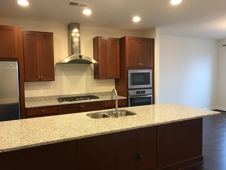 42314 Rockrimmon Ter — Photo 9