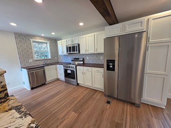 3rd image of 8227 Vivian Dr