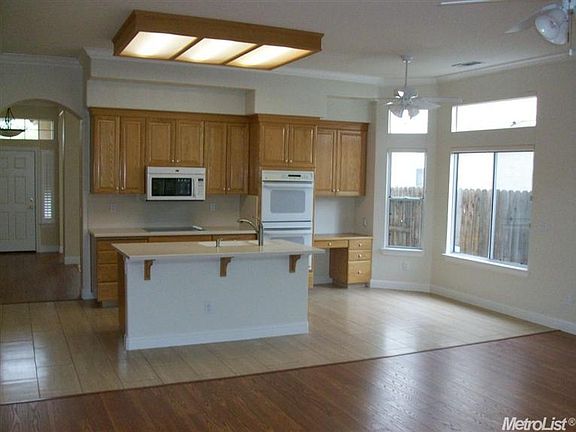 4th image of 2939 Sweetwood Dr