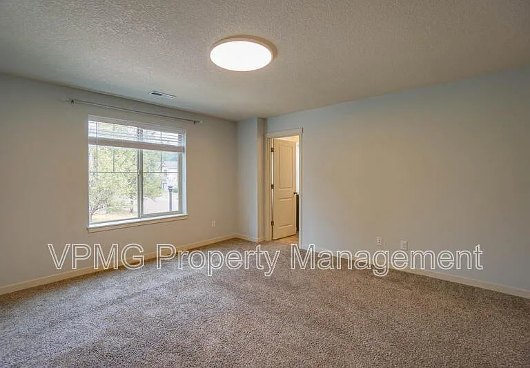 5941 NE 48th St — Photo 13