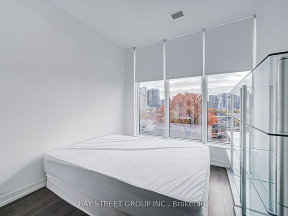 5th image of 203 College St #612