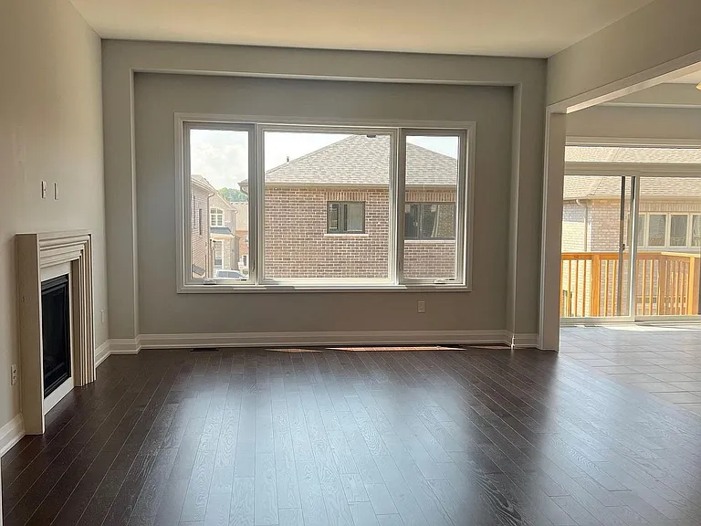14 Periwinkle Rd E — Photo 5