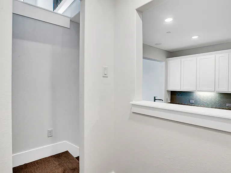 2723 Vista Park Ln — Photo 17