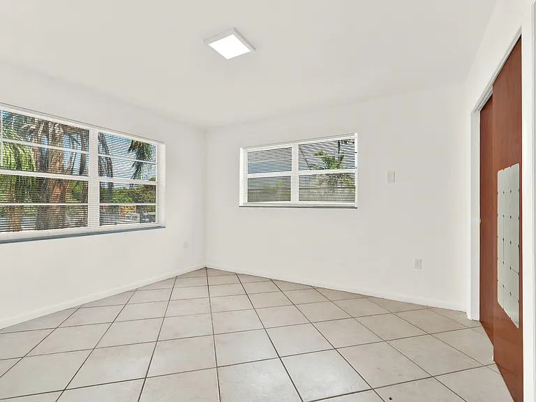 340 Madeira Ave #5 — Photo 8