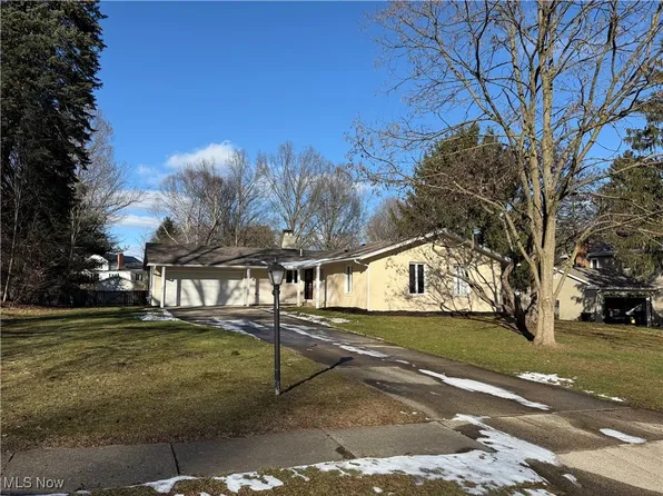 1965 Pineview Dr, Kent, OH 44240