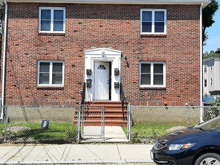 14 Beechcroft St #1 — Photo 2