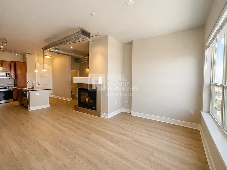 10111 Inverness Main St #404 — Photo 6