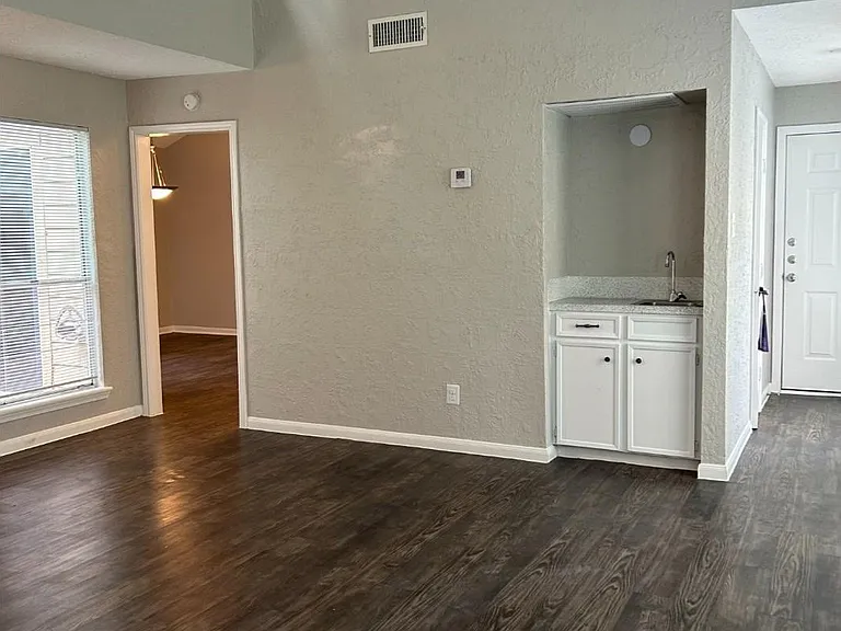 11923 Lakewood West Dr — Photo 4