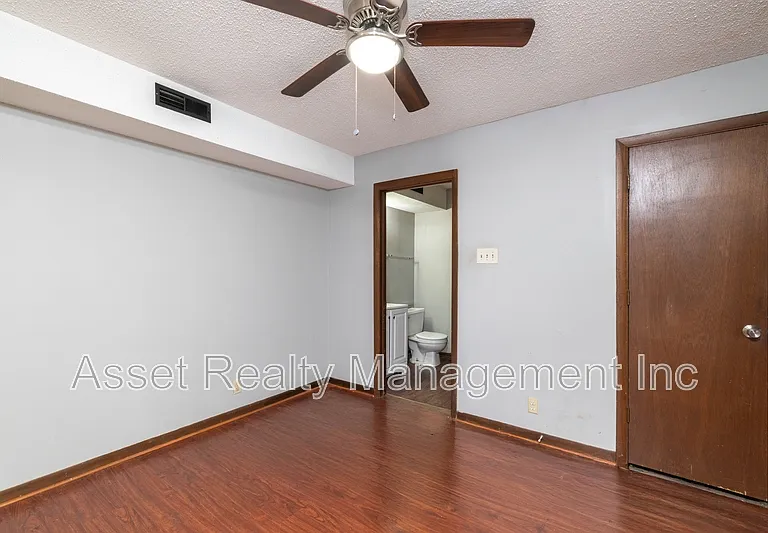 9124 Woodpark Ln NW #D — Photo 6