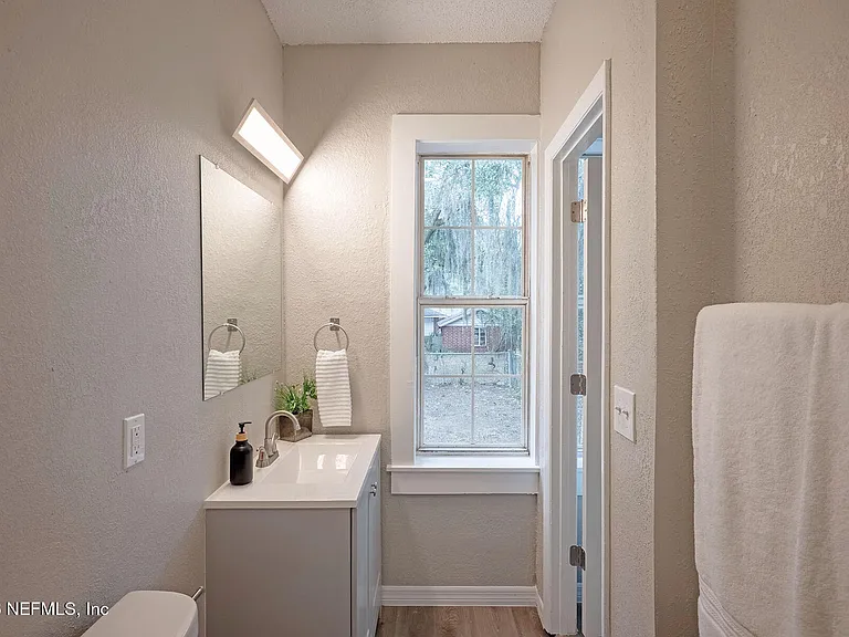 325 Alder St — Photo 35