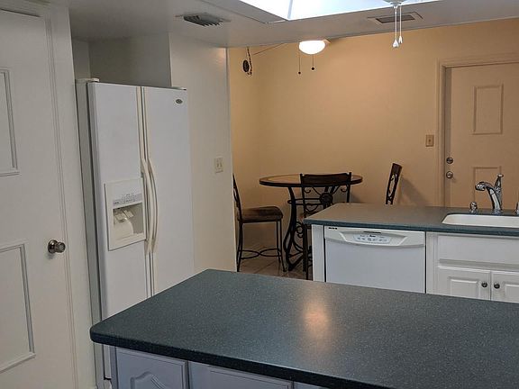 3rd image of 114 Skyline Cir #114