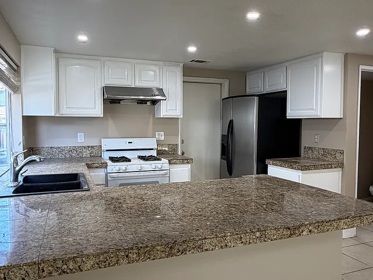 9843 Chesapeake Dr — Photo 3
