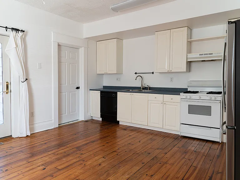 351 Ferry St — Photo 10