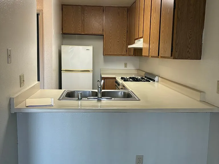 725 Magnolia Ave #2 — Photo 5