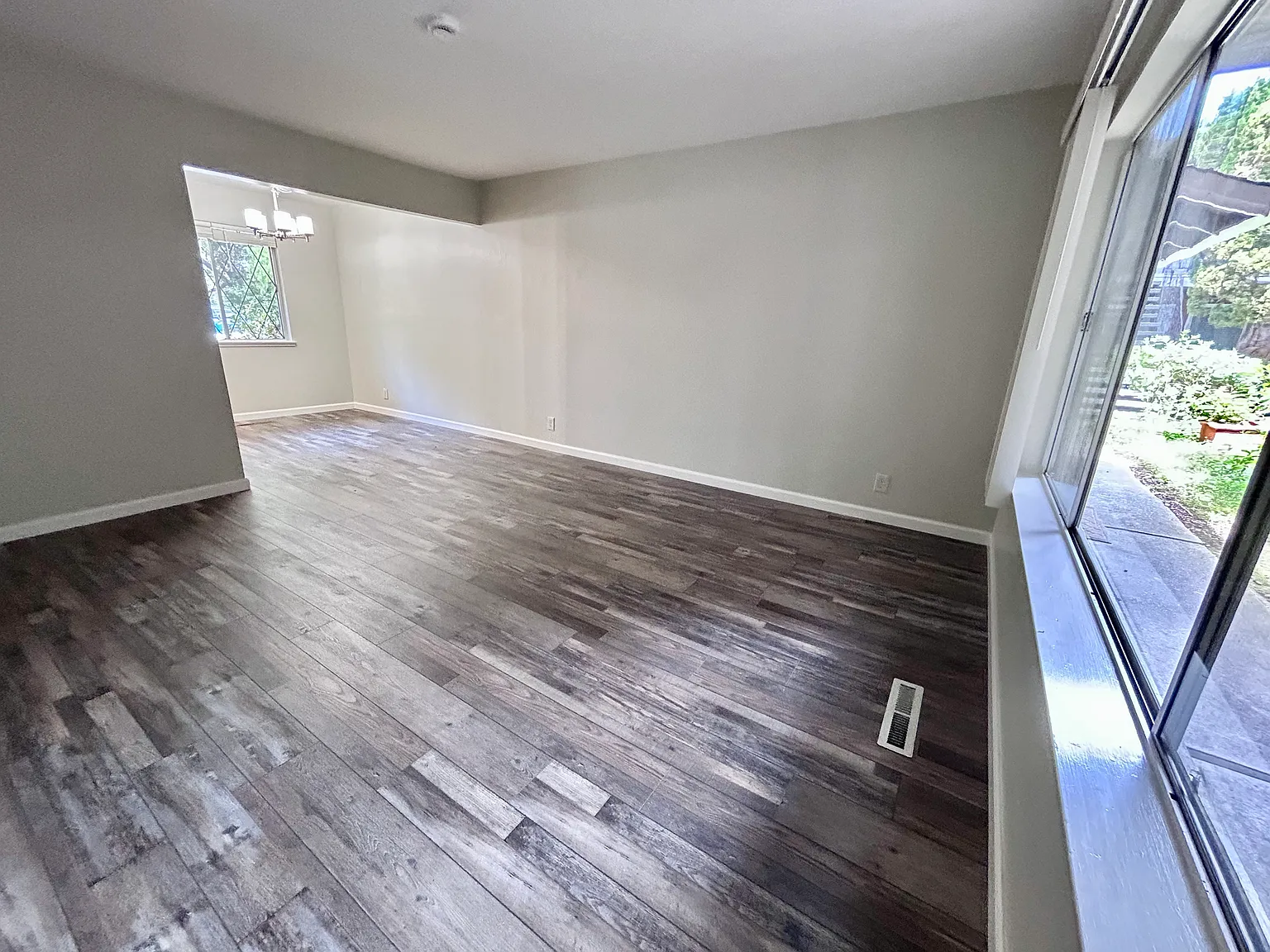 565 Matadero Ave — Photo 2
