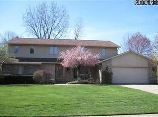 25250 Twickenham Dr, Beachwood, OH