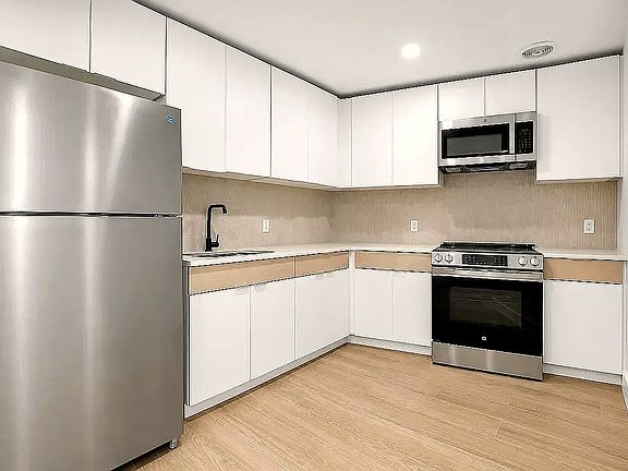 3rd image of 175 Rochester Ave #4B