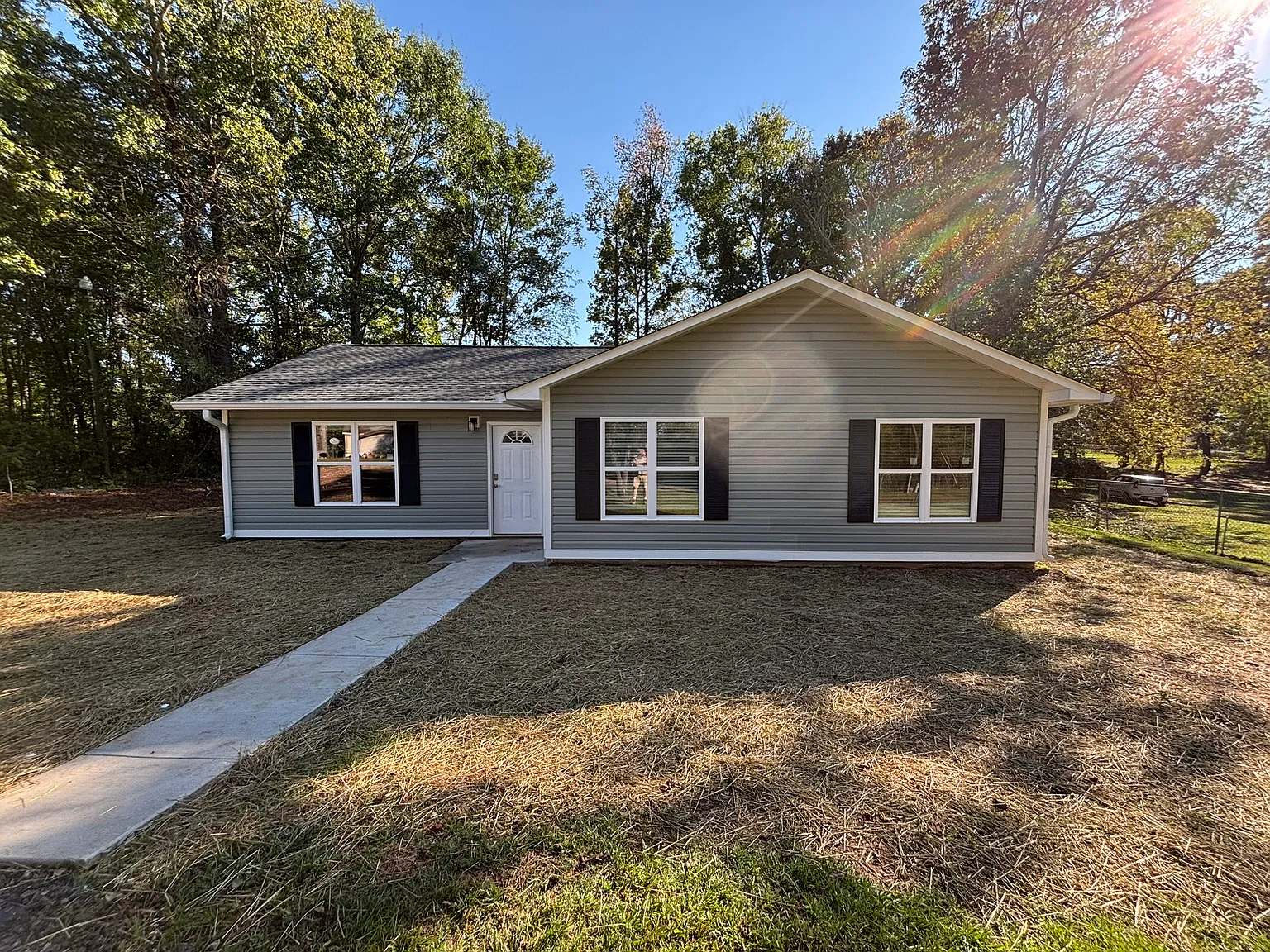 3 bed, 1318 sqft, $1,650 — Photo 1