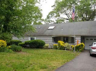 31 Campus Ln, Ronkonkoma, NY 11779
