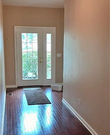 3rd image of 35260 Schoolhouse Ln