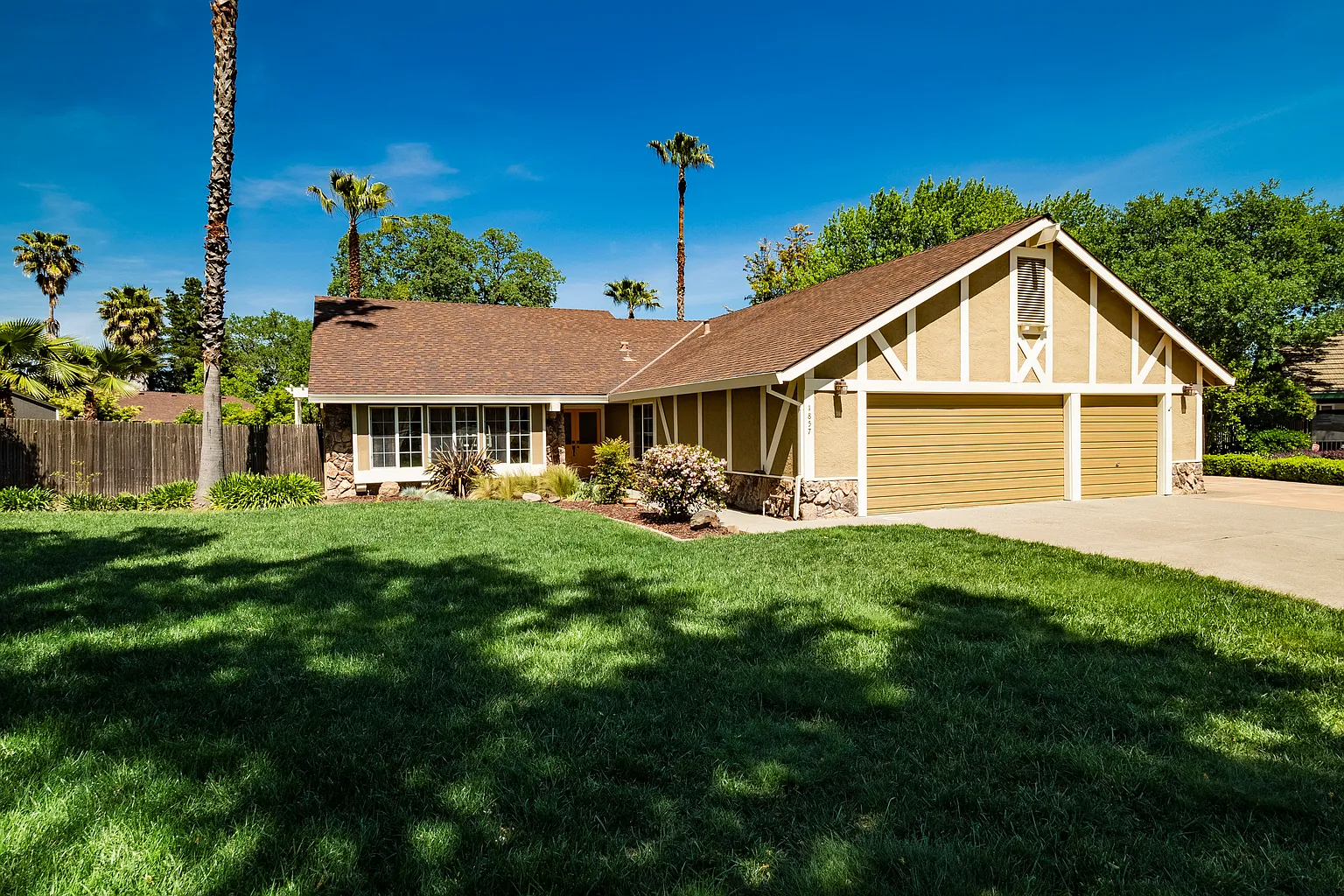 1857 Hillmont Way photo 1