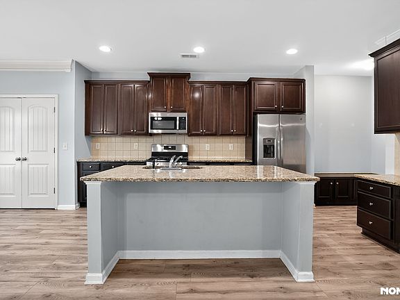 4th image of 1041 Sonoma Dr