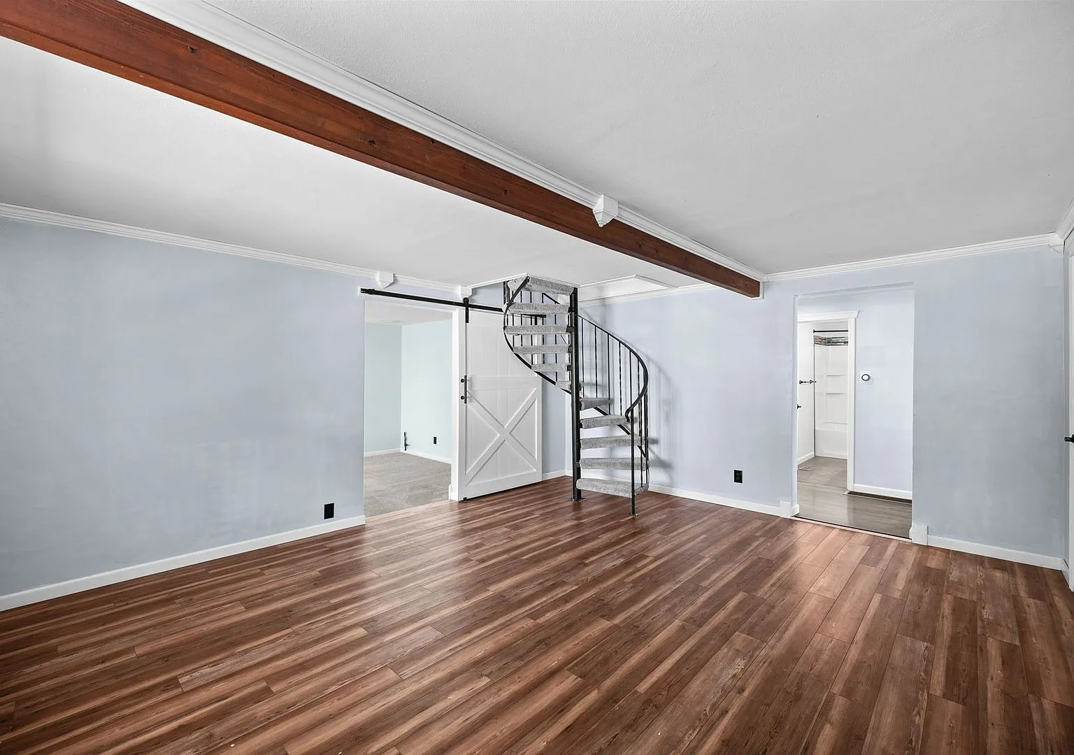 Updated 4BR Lidgerwood Home - Spiral Staircase, Loft & Oversized Garage! — Photo 3