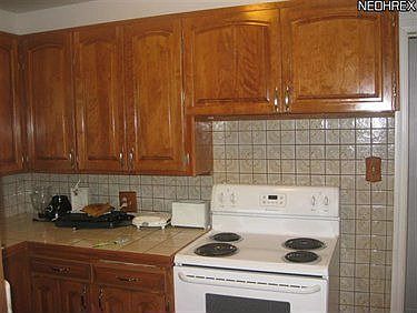 5th image of 4419 Howard St
