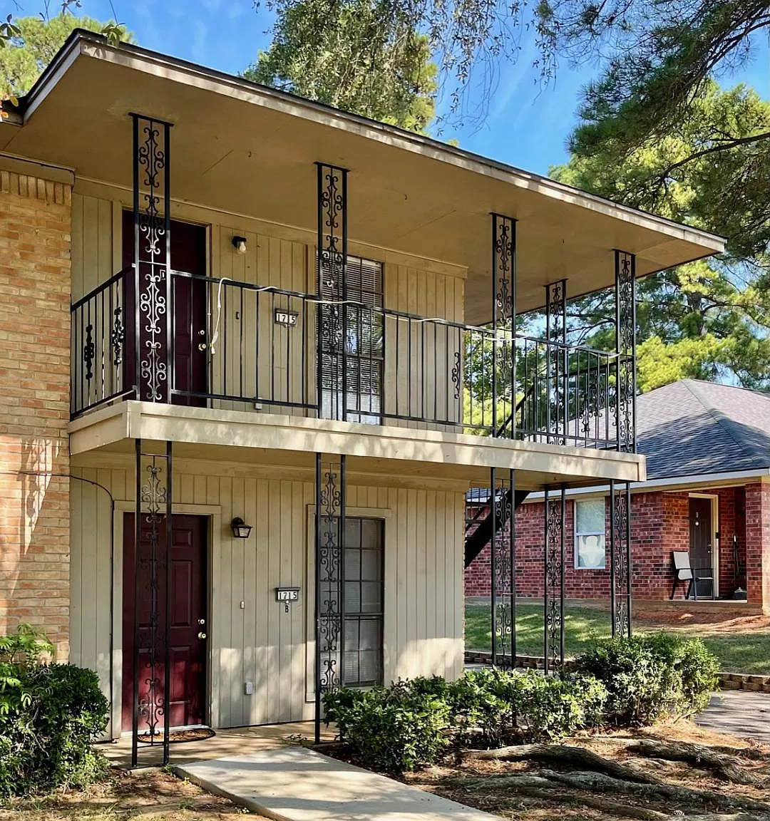 2 bed, 1018 sqft, $900 — Photo 1