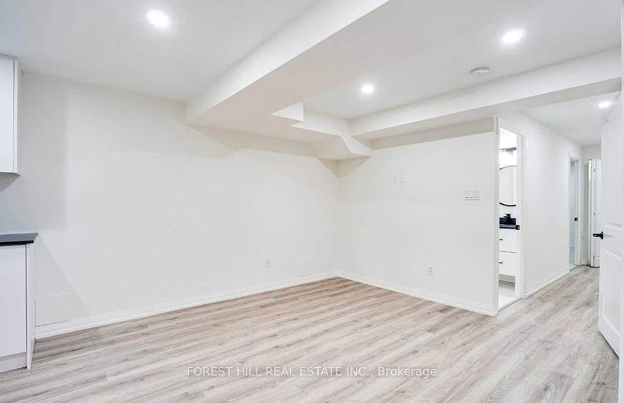 2 bed, $1,900 — Photo 3