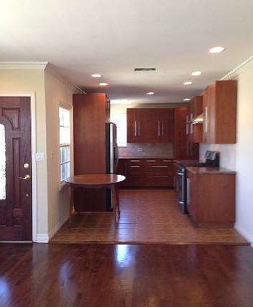 4th image of 2747 Armacost Ave