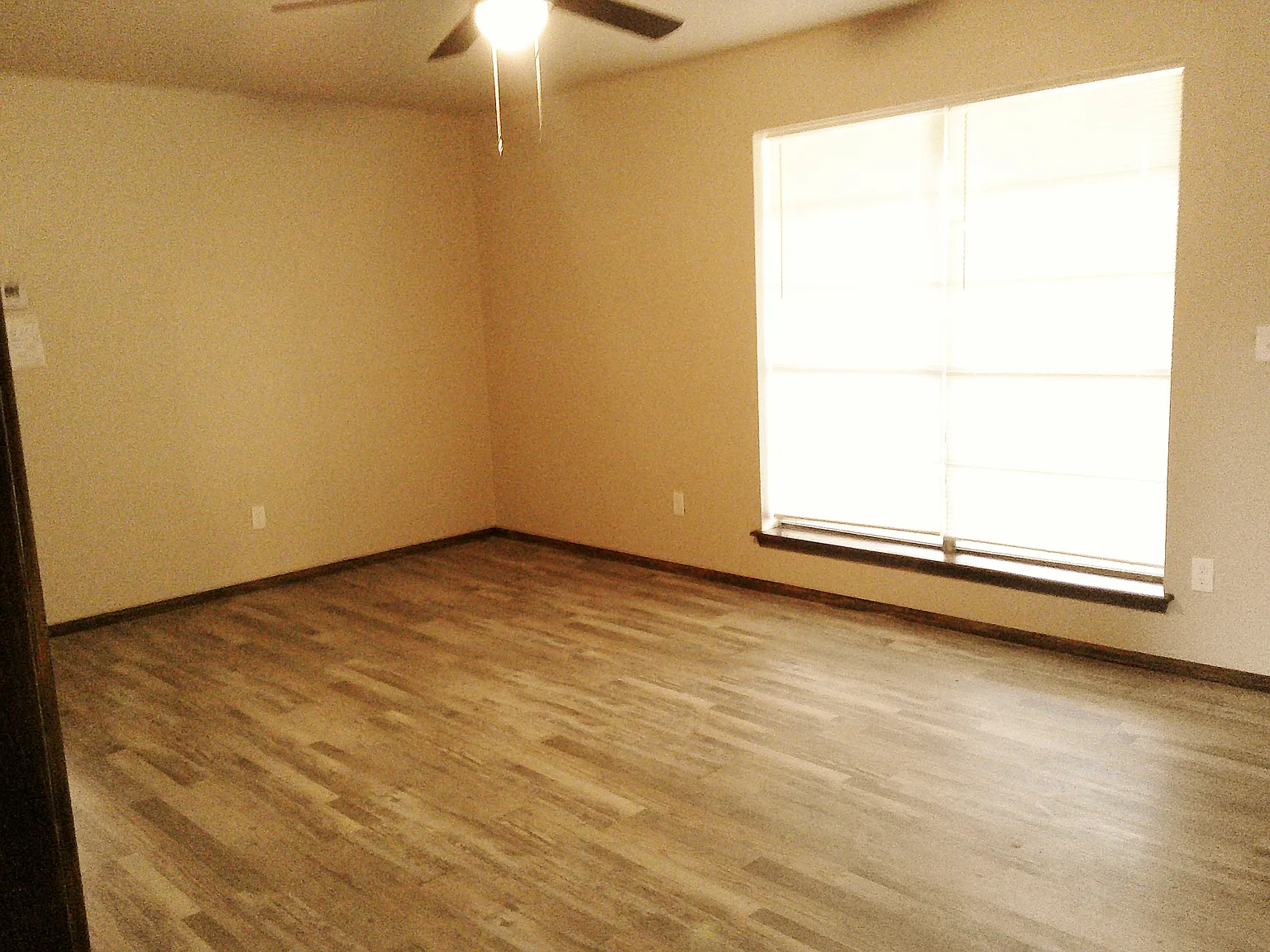 3 bed, 1.5 bath, 1075 sqft, $1,275 — Photo 2