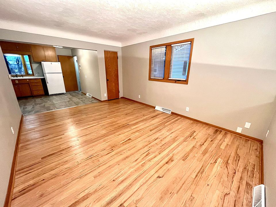 1st image of 2428 Valley Park Dr