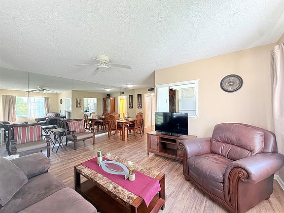 3rd image of 204 Oakridge M #204