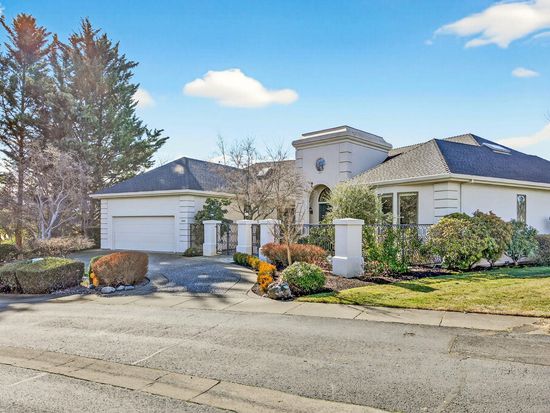 3192 Arnold Palmer Way, Medford, OR 97504