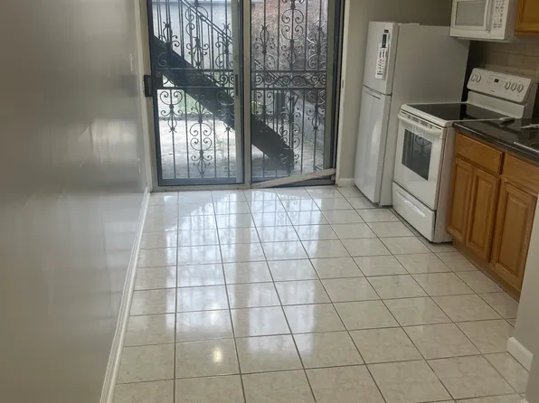 944 E 226th St #1, Bronx, NY 10466