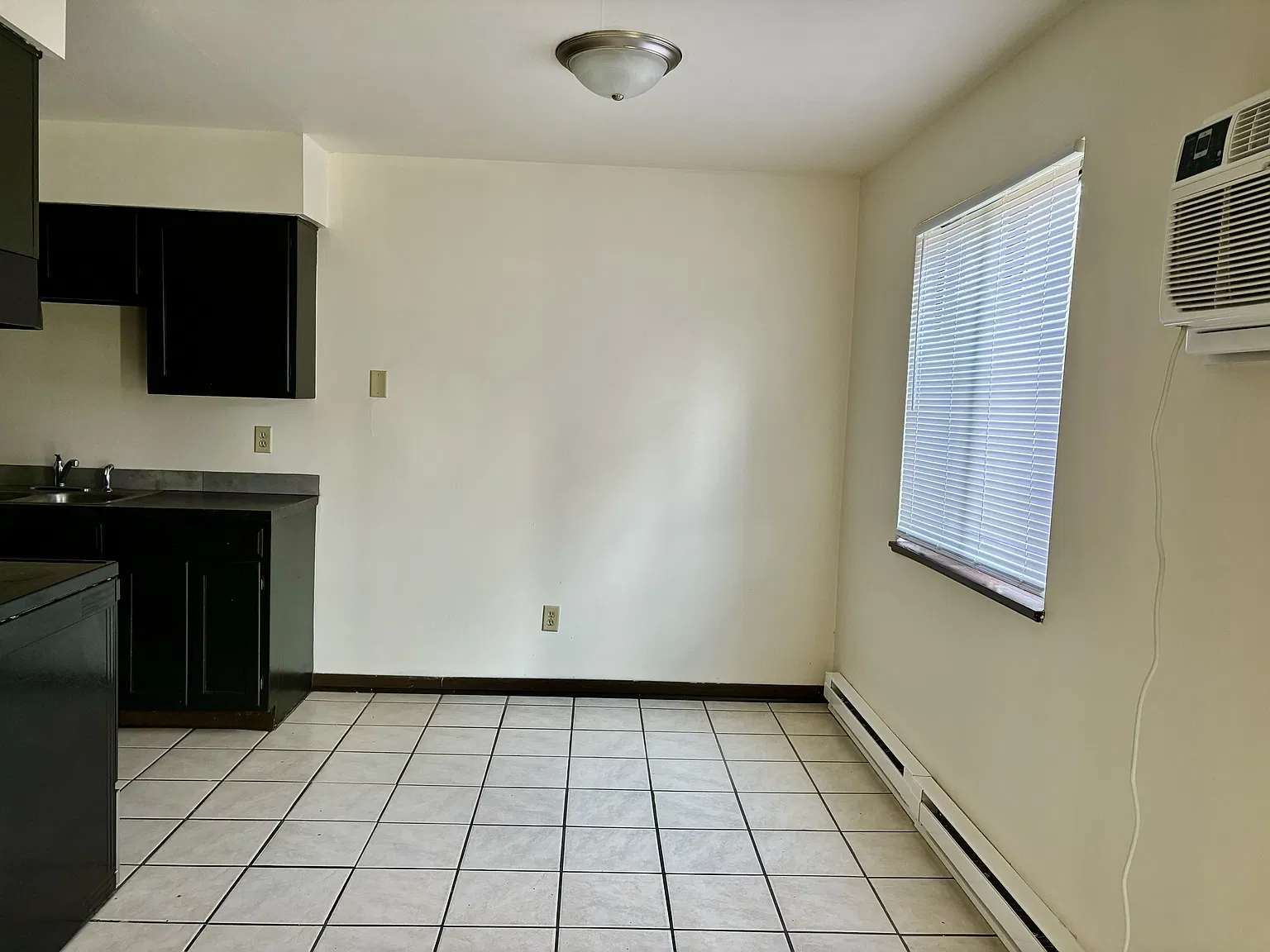 1125 Country Ln - Unit6 — Photo 2
