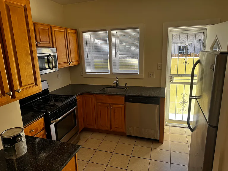 1236 Peters St — Photo 2