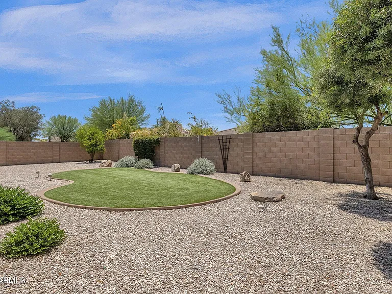 2403 E Robb Ln — Photo 37