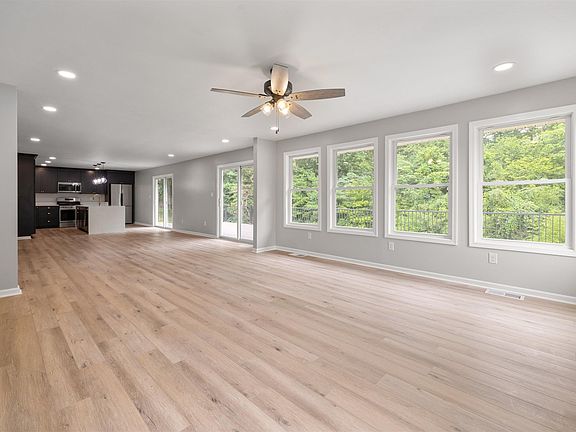 5th image of 722 Carriage Cove Rd