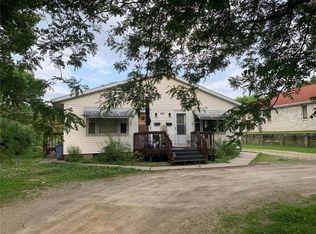 447 S 11th St, Marion, IA 52302