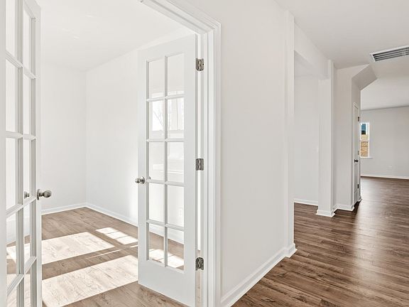 3rd image of 208 Silicon Dr