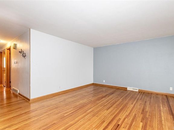 4th image of 113 Palm St