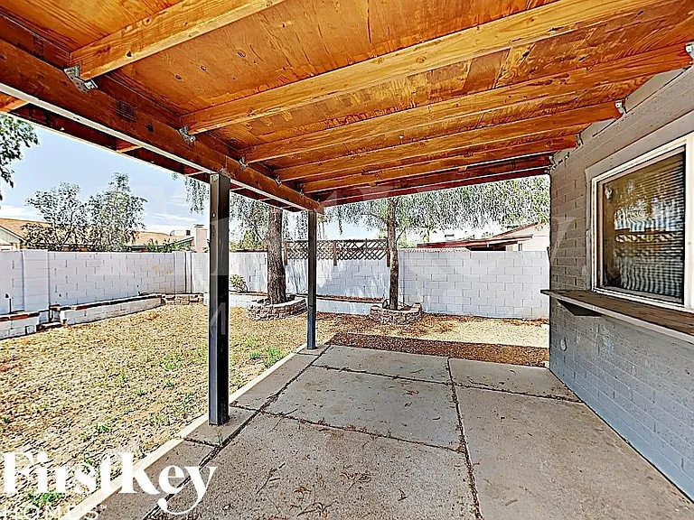 1007 W Utopia Rd — Photo 14