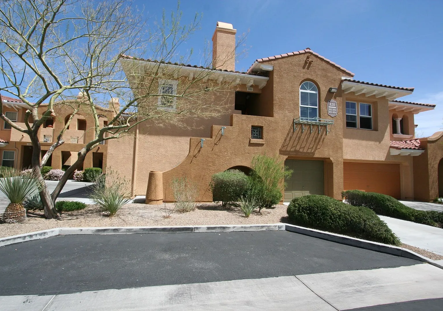 2 bed, 2 bath, 1 car condo — Photo 1