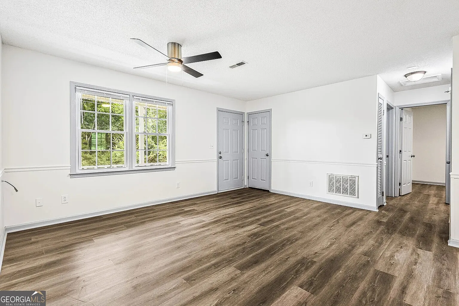 2 bed, 1.0 bath, $1,250 — Photo 2
