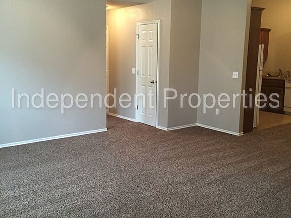 3rd image of 3401 E Fairmont St